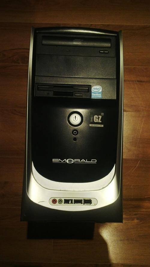 EMEROLD PENTIUM DUEL CORE 1.8 GHZ, 1GB RAM 80GIG HARDDRIVE WINDOWS 7 ULTIMATE