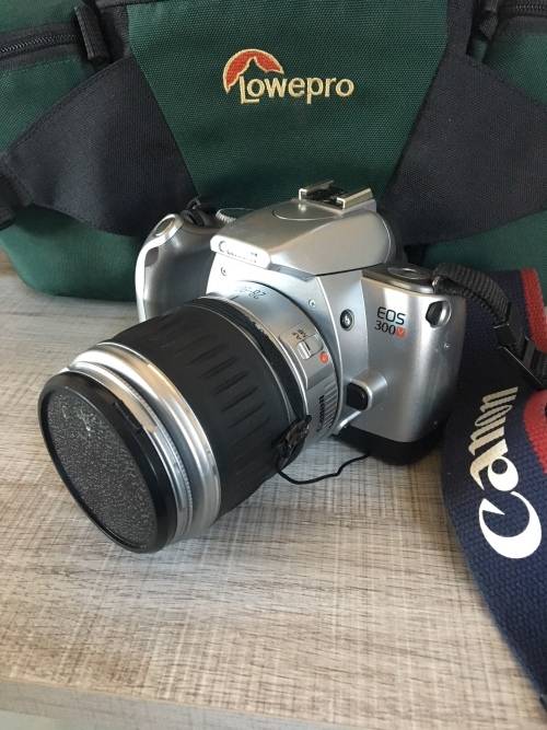 CANON EOS 300V 28mm-90mm SLR FILM CAMERA