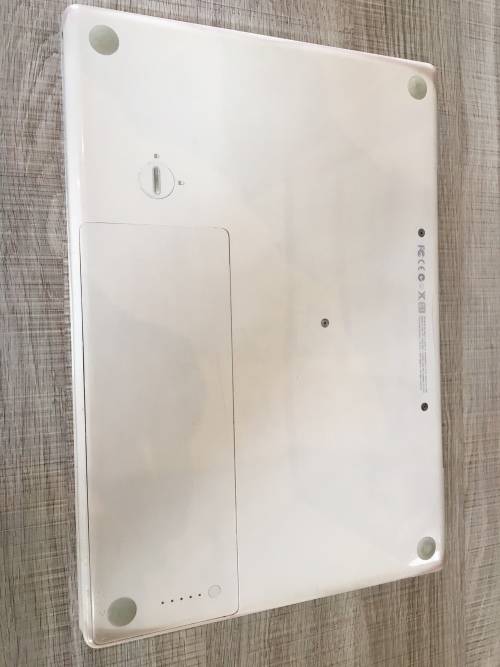 MACBOOK WHITE 13" INTEL CORE 2 DUO @ 2.13GHz 2.13GHz, 2GB RAM, 320GB HDD, OS X EL CAPITAN