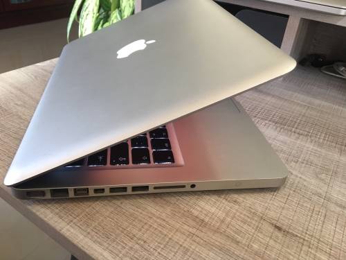 MACBOOK PRO 13" INTEL CORE 2 DUO CPU @ 2,40GHz, 320GB HDD, 4GB RAM, OS X YOSEMITE