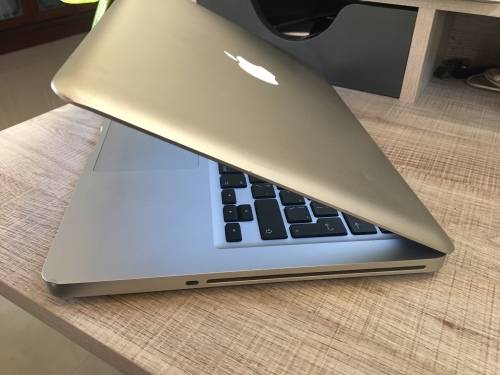 MACBOOK PRO 13" INTEL CORE 2 DUO CPU @ 2,40GHz, 320GB HDD, 4GB RAM, OS X YOSEMITE