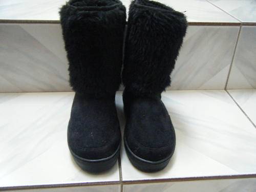 One pair Size 5 winter boots