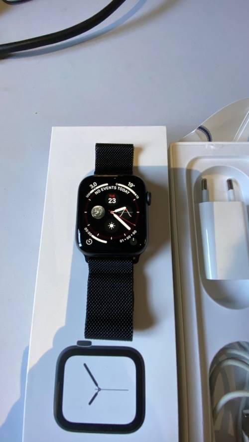 Apple Watch Series 4 - 44mm GPS Space Grey Aluminium Case