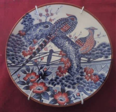IMARI WALL PLATE -  PAIR OF PHEASANTS IN RED , BLUE AND WHITE WITH WALL HANGER