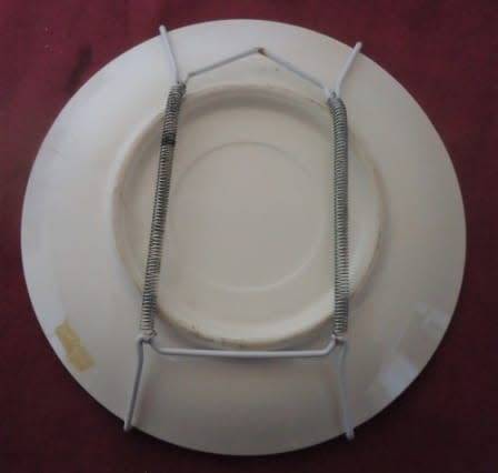 IMARI WALL PLATE -  PAIR OF PHEASANTS IN RED , BLUE AND WHITE WITH WALL HANGER