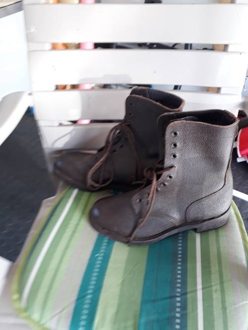South Africa Armry Size 8 Boots Very Good Condition