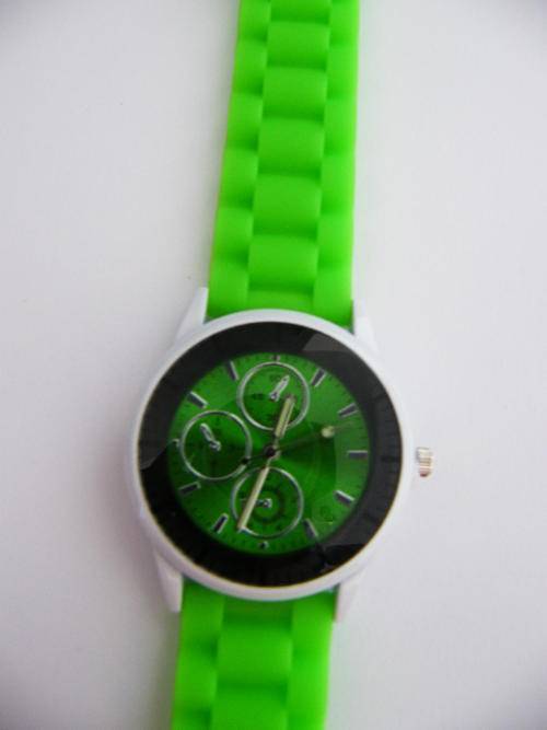 LAST ONE!!! COOL UNISEX GEL STRAP WATCH - GREAT GIFT FOR YOUNG AND OLD