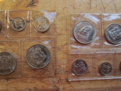$CRAZY R1 START$ 4 X SETS 1984+85+86+87 *1 BID FOR ALL 4 - UNCIRCULATED*