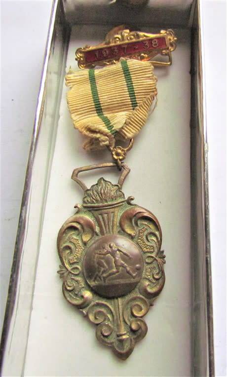 $$CRAZY R1 START$$ 2 X Medals in a Box -Masonic Jewel + 1937-38 Medal -1 Bid for both