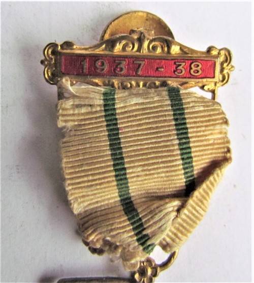 $$CRAZY R1 START$$ 2 X Medals in a Box -Masonic Jewel + 1937-38 Medal -1 Bid for both