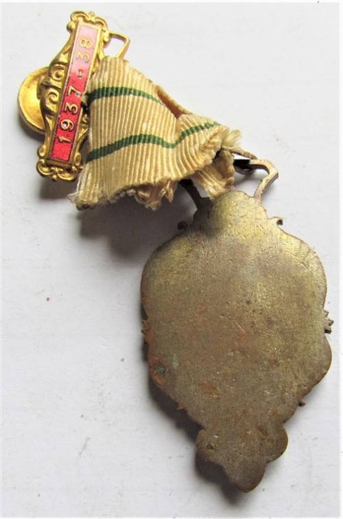 $$CRAZY R1 START$$ 2 X Medals in a Box -Masonic Jewel + 1937-38 Medal -1 Bid for both