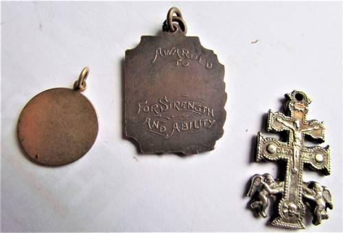 3 X VINTAGE PENDANTS - 1 BID FOR ALL 3