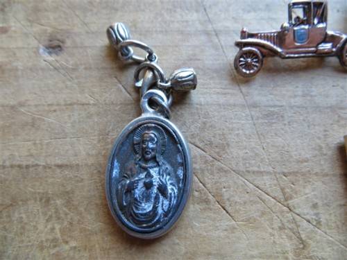 Assorted Vintage Badges - Soroptemist International + 1 Bid