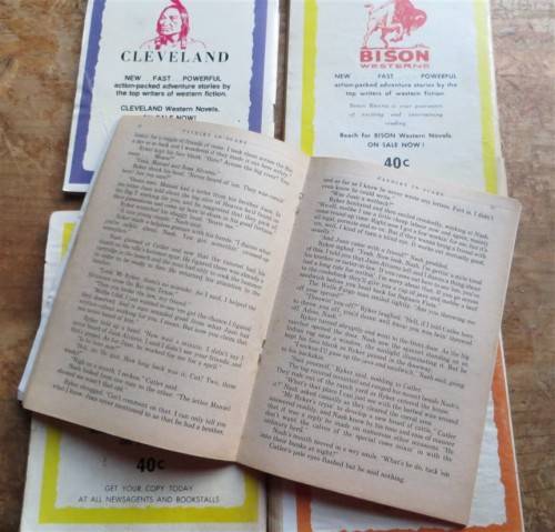 5 x Western Softcover/Magazine books - 1 Bid for All