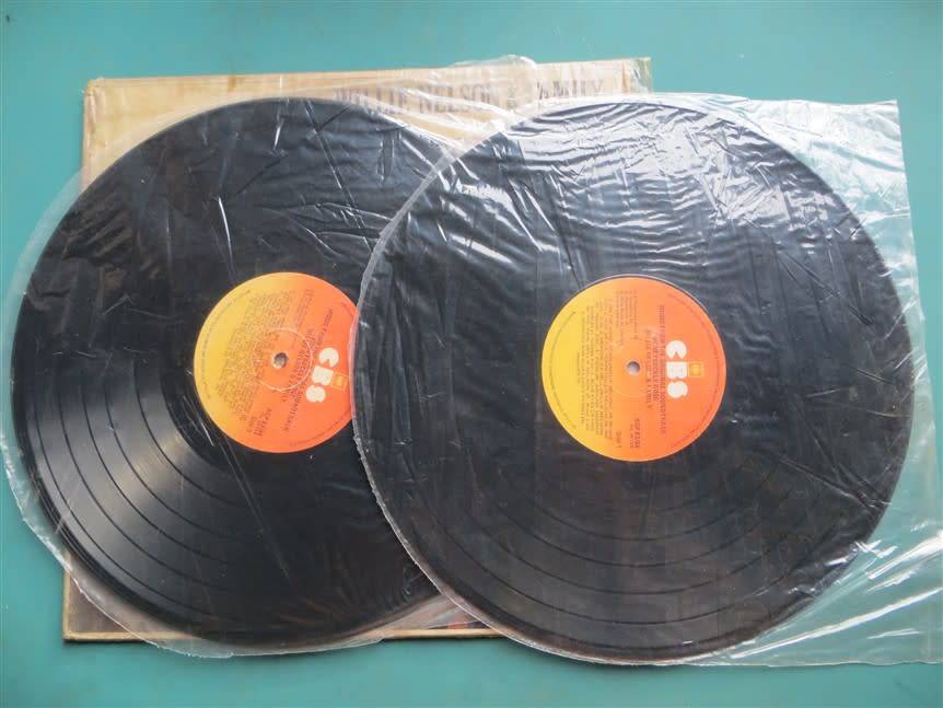 Vintage Vinyl LP - Willie Nelson - Honeysuckle Rose VG/VG