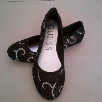 GUESS  PUMP BLACK AND SILVER