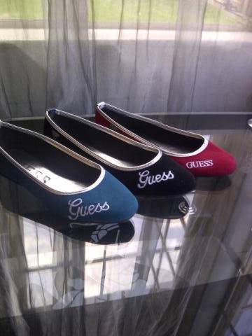 GUESS PUMPS