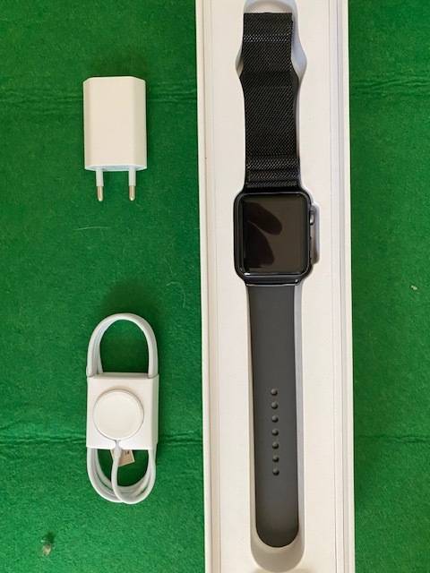APPLE SERIES 7000 SMART WATCH
