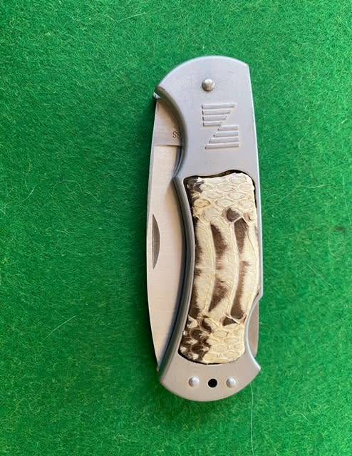 STAINLESS STEEL FOLDING KNIFE WITH ALIGATOR SKIN ON HANDLE