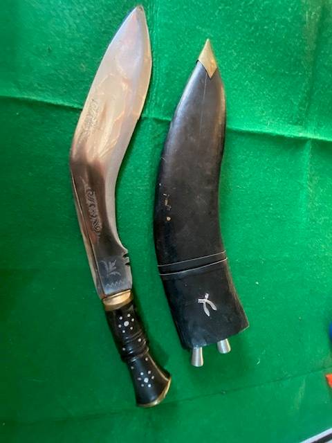 KUKRI KNIFE LION ON HANDLE