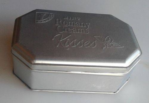 Mint Romany Creams Kisses tin
