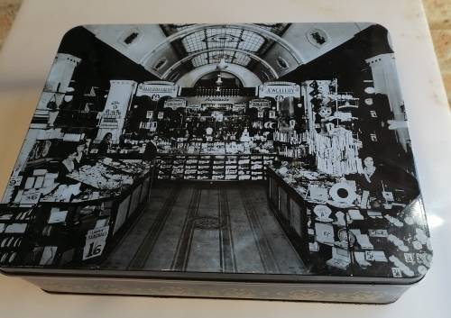 The original Woolworths store opened October 1931 tin
