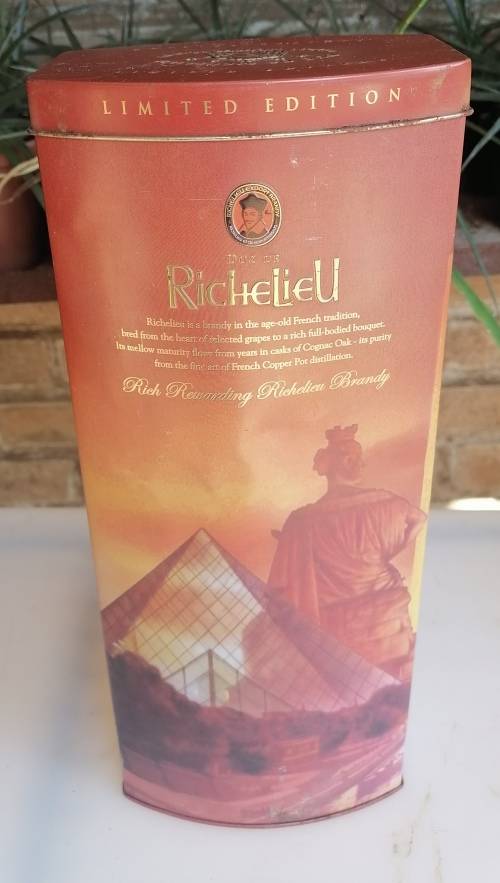Richelieu limited edition tin