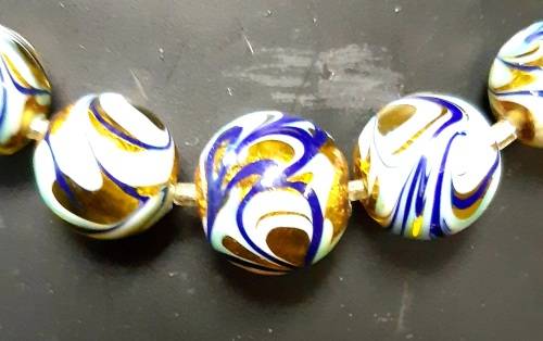 Vintage Marano/Venetian Foglia d`Oro Gold leaf Glass Bead Necklace 40cm long