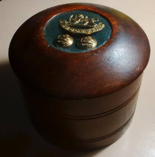 RHODESIA TOBACCO JAR  /CONTAINER~ CAP BADGE AND 2 BUTTONS ON GREEN FELT~UNDER GLASS