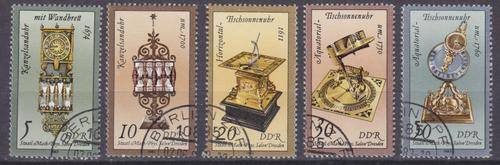 5 BEAUTIFUL THEMATIC STAMPS - ANTIQUE SUNDAILS & CLOCKS - EAST GERMANY