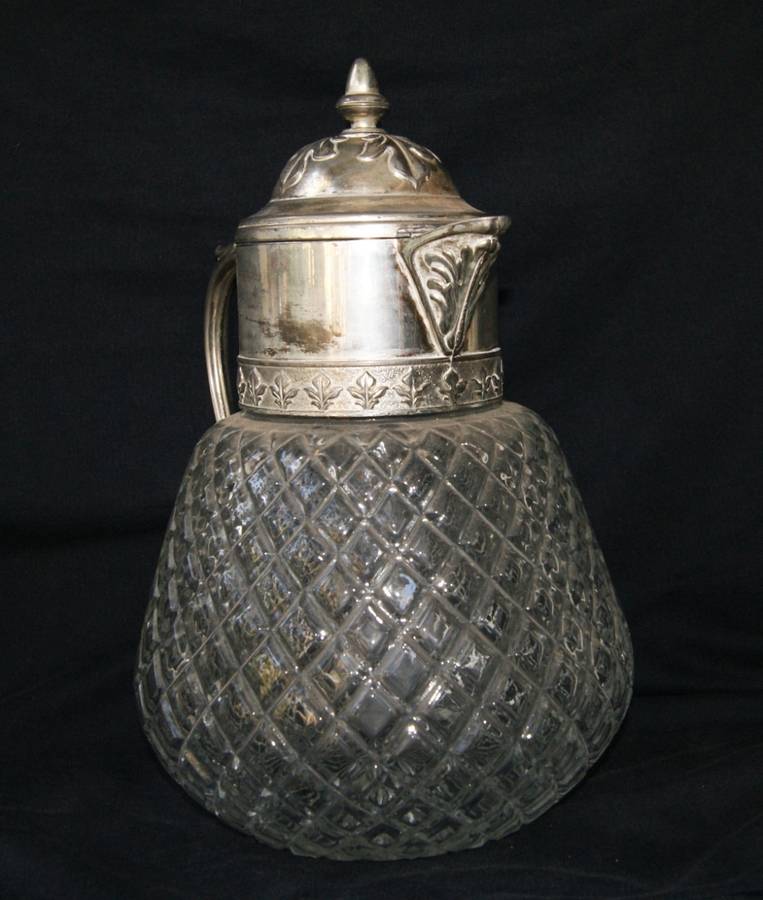 Antique Style Juice Jug with Ice Separator