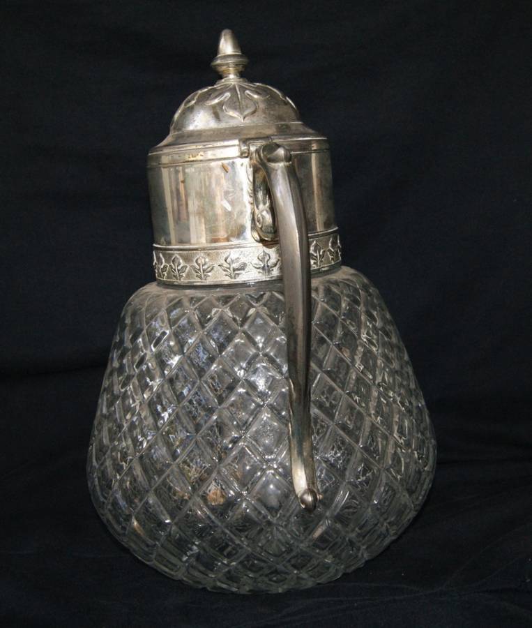 Antique Style Juice Jug with Ice Separator