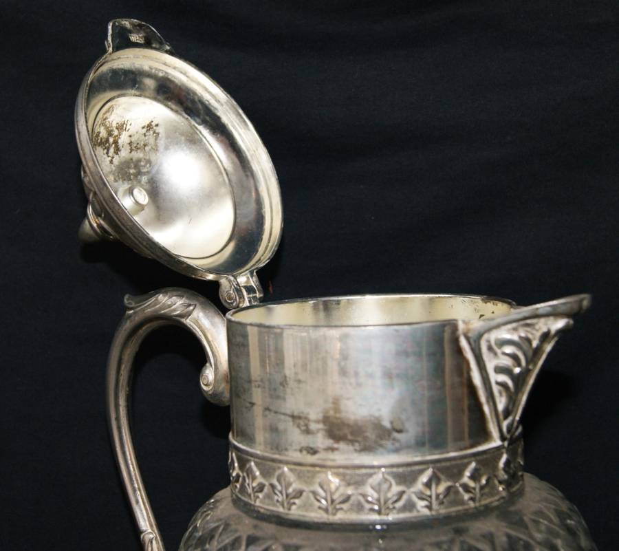 Antique Style Juice Jug with Ice Separator