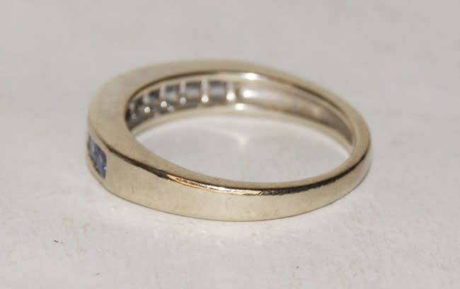 9ct White Gold and Tanzanite Ring