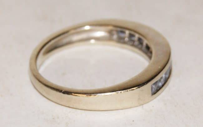 9ct White Gold and Tanzanite Ring