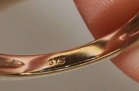 9ct White Gold and Tanzanite Ring