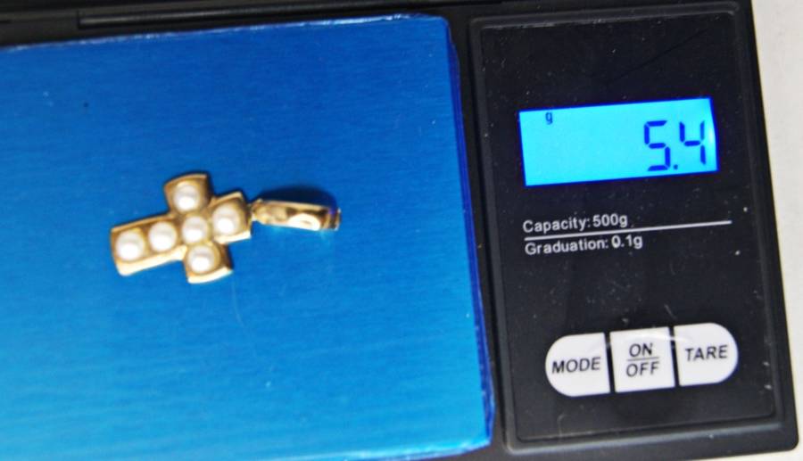 9ct Gold and Pearl Cross Pendant (5.4g)