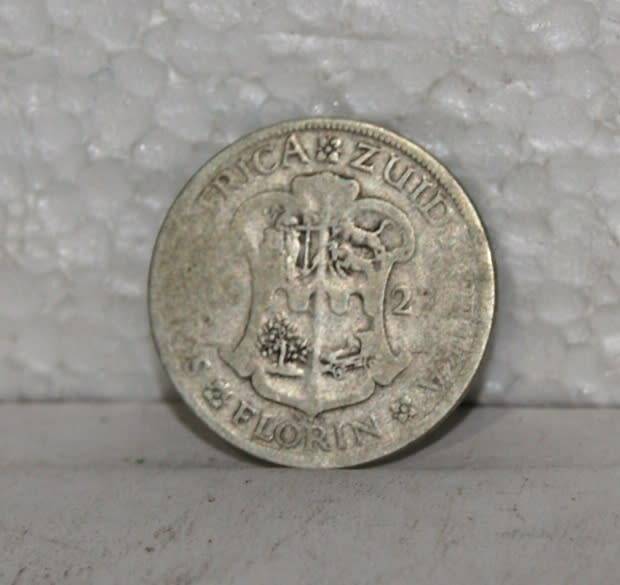 1927 Silver Florin (2 Shilling) (11g) @@@ R1 START