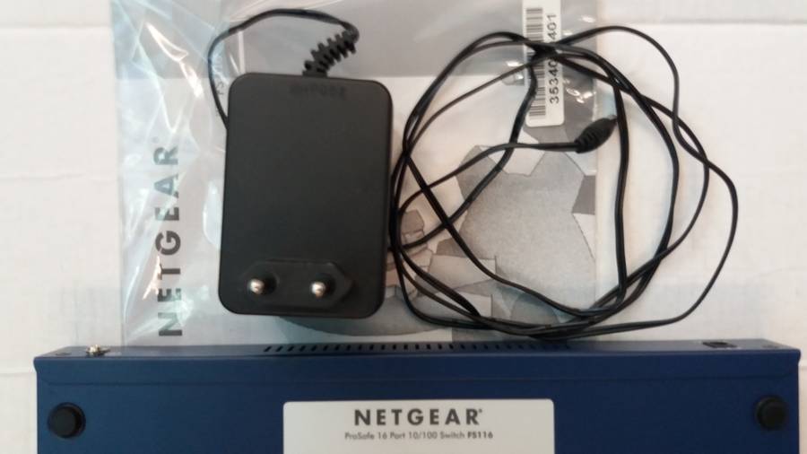 Netgear Pro safe 16 port 10/100 switch unmanaged Model FS116