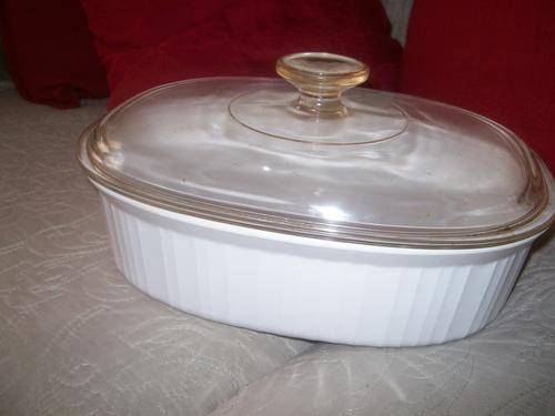 1960s Oven to Table Serving Dish with lid in good condition
