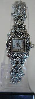** BEAUTIFUL QUARTZ WATCH **
