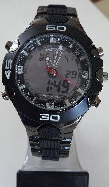 QUARTZ SPORTS WATCH - LIGHT - ALARM & STOP WATCH