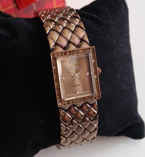 STUNNING QUARTZ WATCH