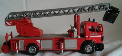 Mercedes Benz Fire Truck (+-24x6x11.5cm High)