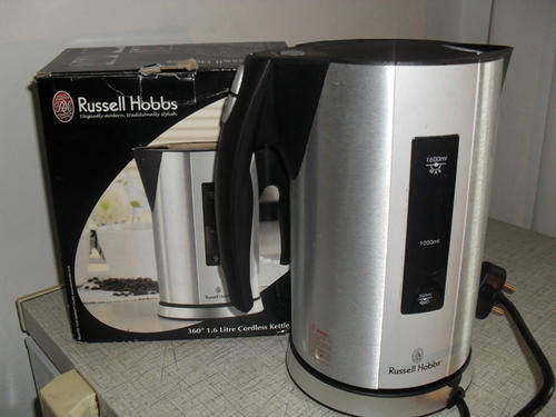 BARGAIIIIN!!!!Russel Hobbs-Concealed element Kettle BRAND NEW