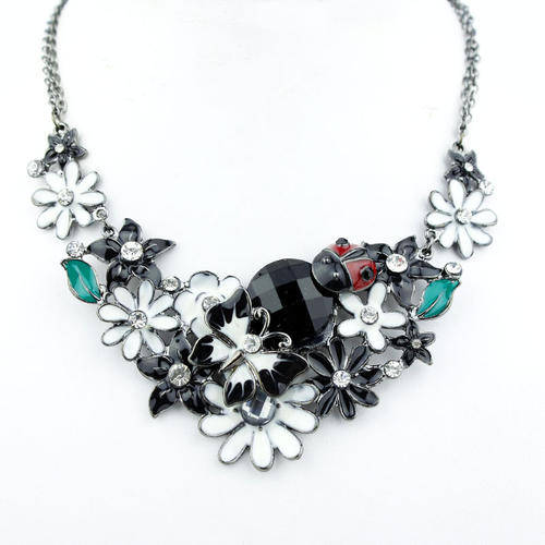 HIGH QUALITY FLOWER GUN METAL PLATED BLACK/WHITE NECKLACE