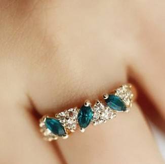VINTAGE STYLE EMERALD RING SIZE 17MM