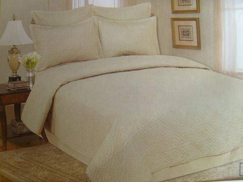 6 PIECE QUEEN SIZE POLYCOTTON BEDSPREAD SET COLOUR=CREAM ( FULLY EMBROIDED)