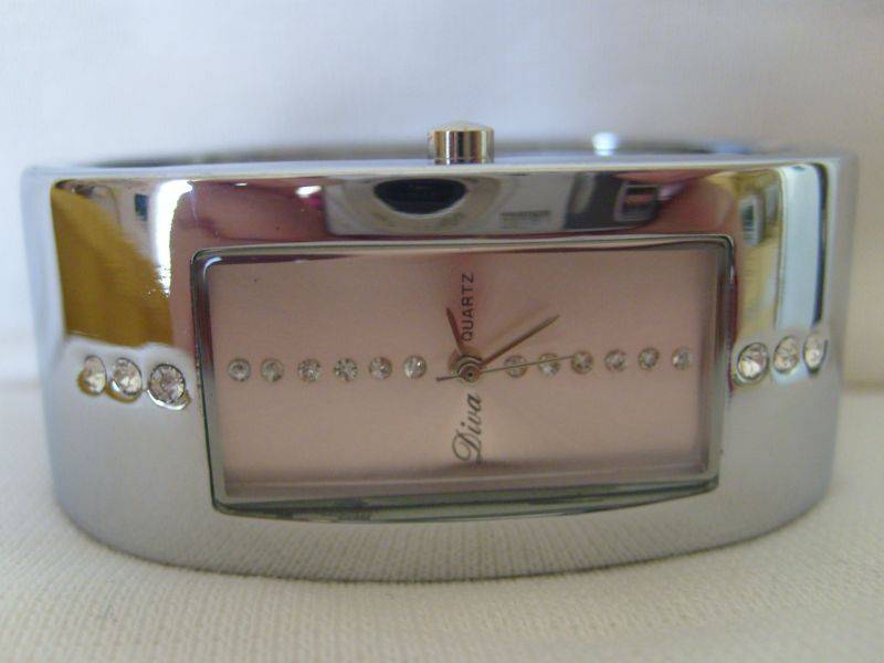 STUNNING LADYS DIVA BRACELET WATCH !!! PINK FACE (EXELLENT QUALITY)