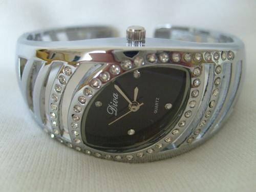 STUNNING LADYS DIVA BRACELET WATCH !!! BLACK FACE (EXELLENT QUALITY)
